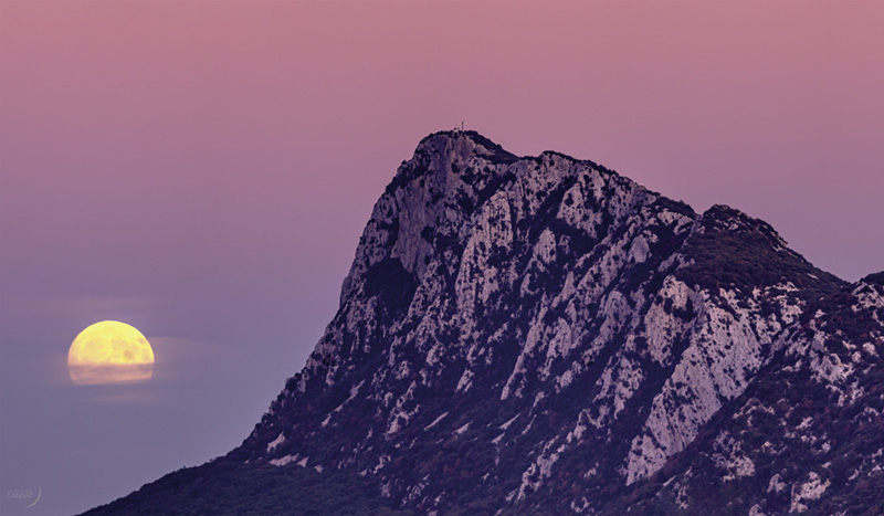 Lever de Lune au pic Saint-Loup